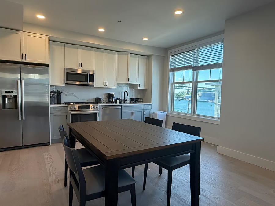 Modern 2BR Apartment in East Boston Elevator Building — photo 2
