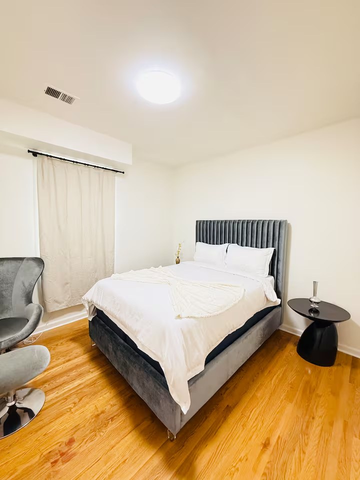 Designer 5BR Townhome Near Journal Square — photo 11