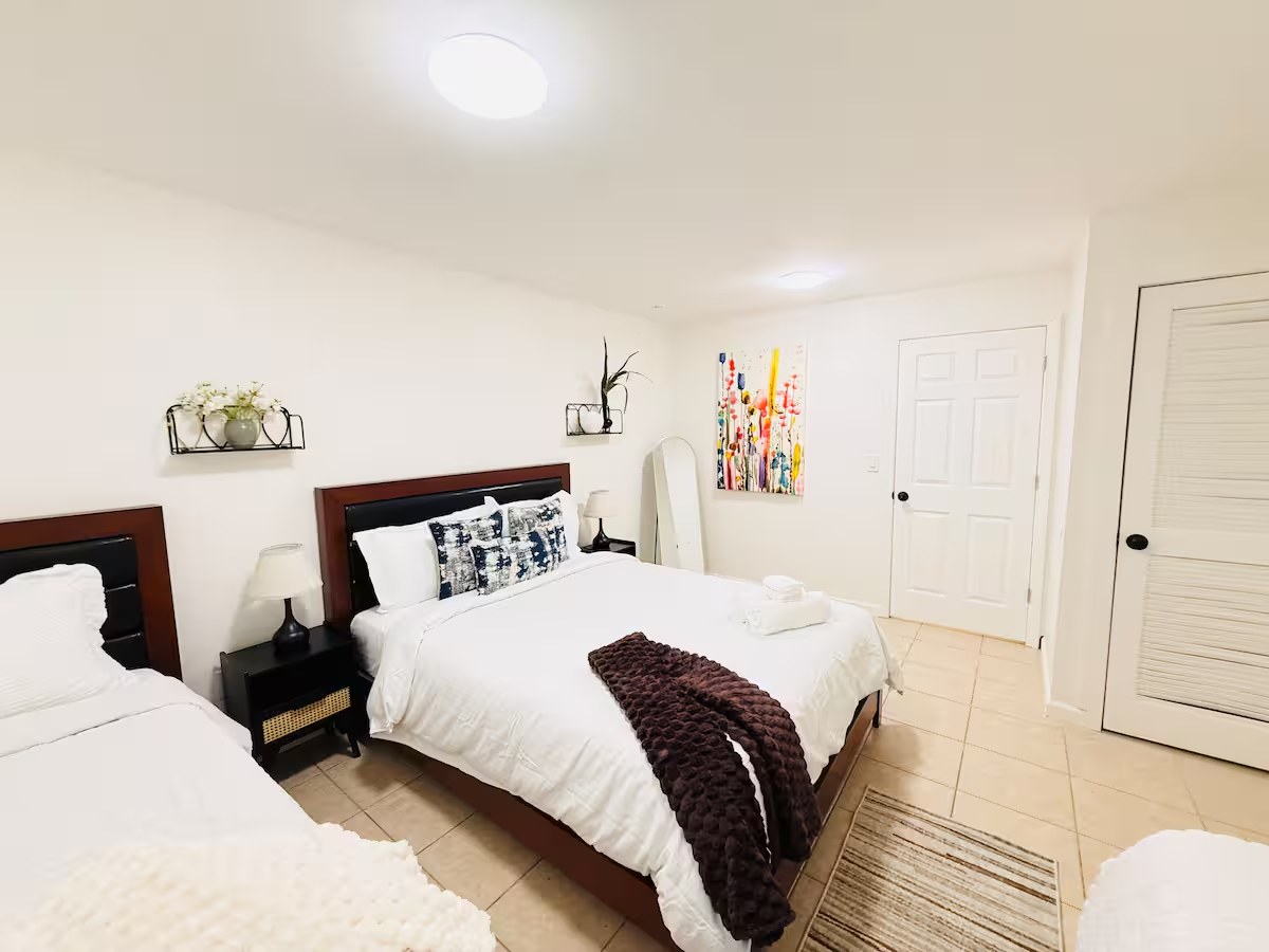 Designer 5BR Townhome Near Journal Square — photo 10