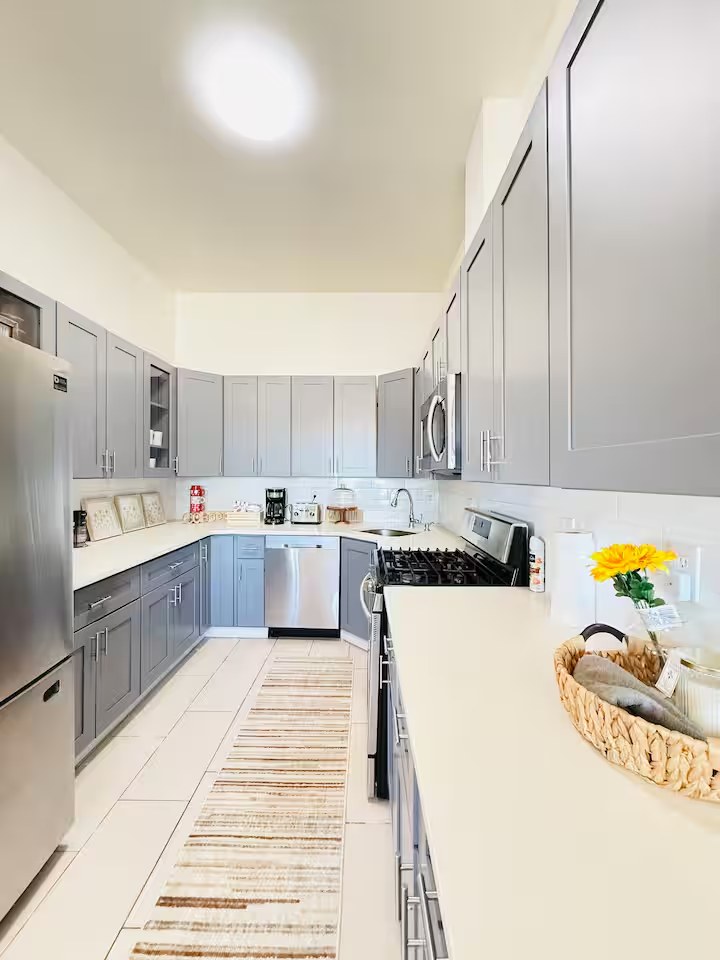 Designer 5BR Townhome Near Journal Square — photo 6