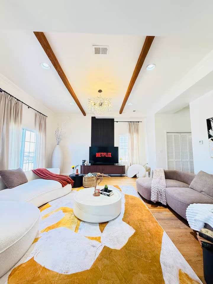 Designer 5BR Townhome Near Journal Square