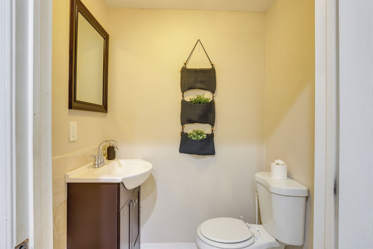 5BR Home with Home Office Near Cobbs Creek Park — photo 26