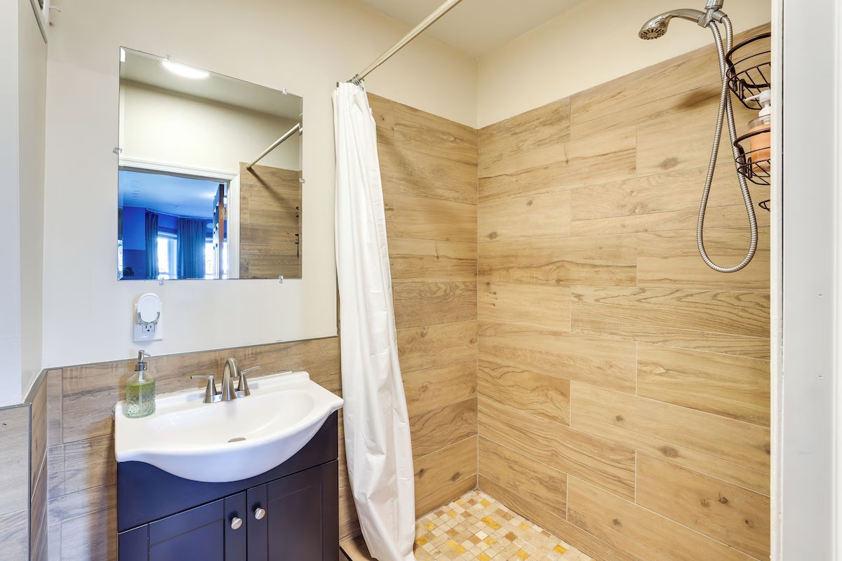 5BR Home with Home Office Near Cobbs Creek Park — photo 24