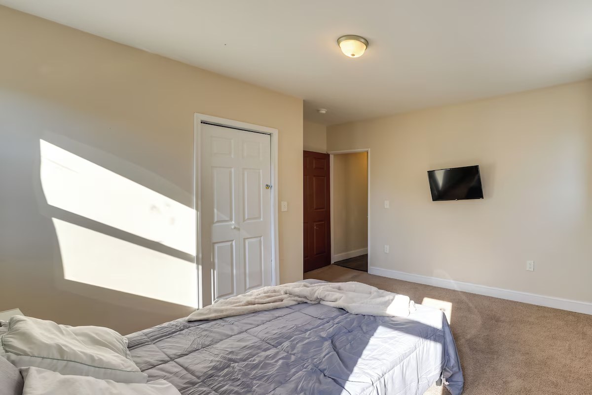 5BR Home with Home Office Near Cobbs Creek Park — photo 17