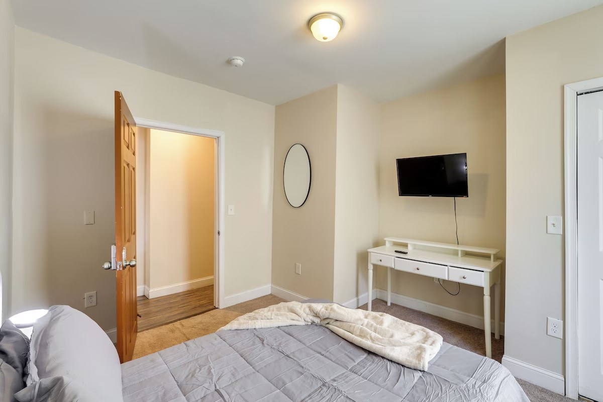 5BR Home with Home Office Near Cobbs Creek Park — photo 20