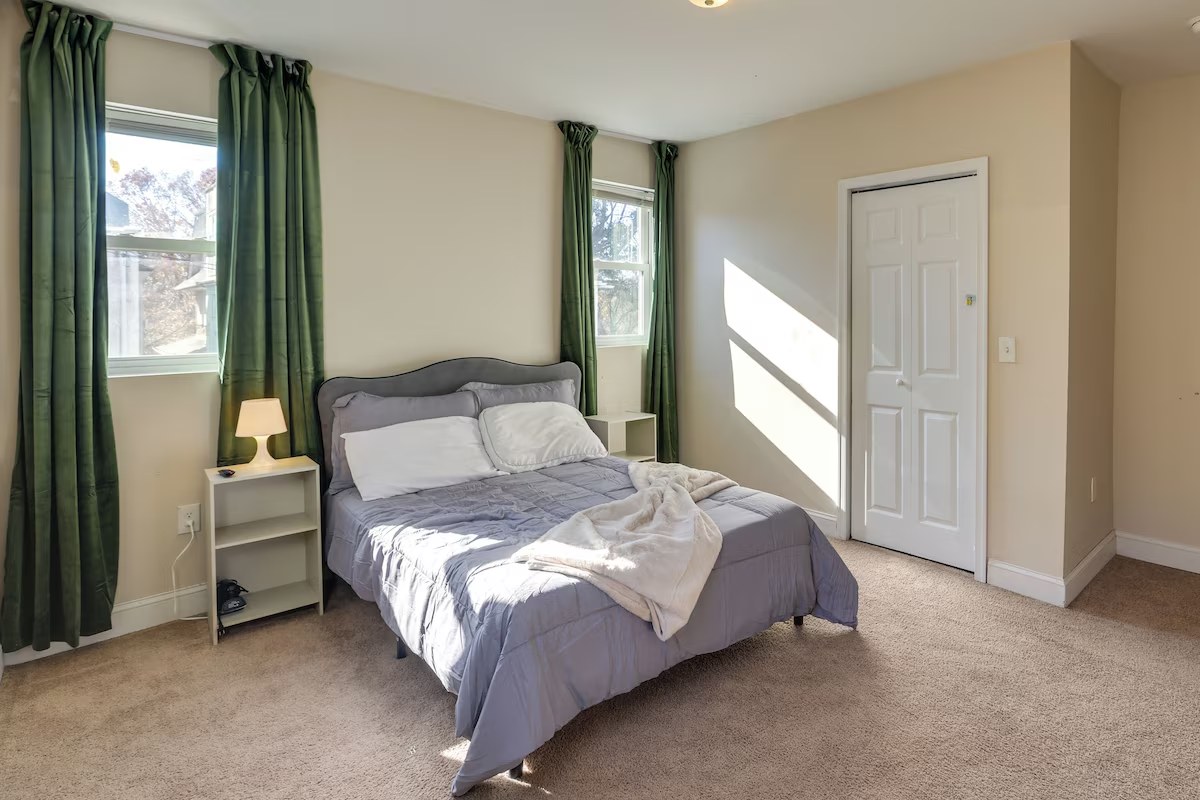 5BR Home with Home Office Near Cobbs Creek Park — photo 18