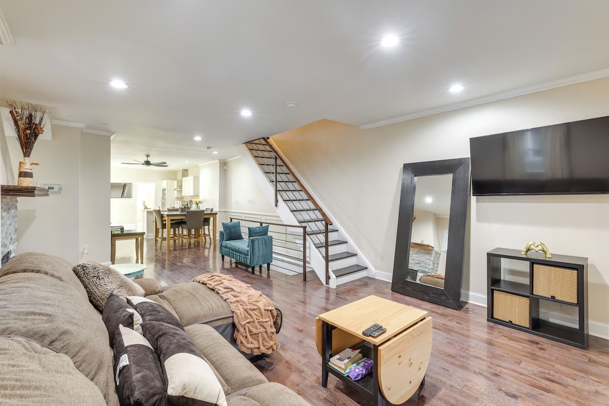 5BR Home with Home Office Near Cobbs Creek Park — photo 28
