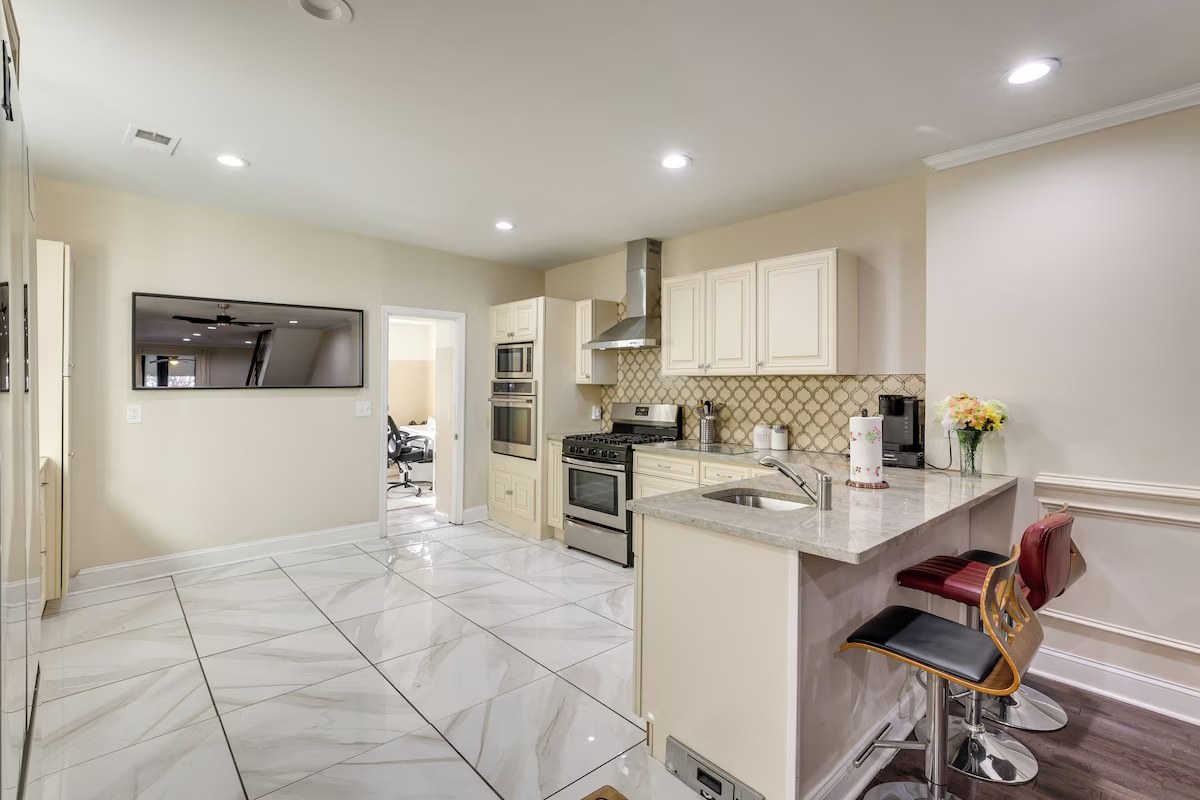 5BR Home with Home Office Near Cobbs Creek Park — photo 5
