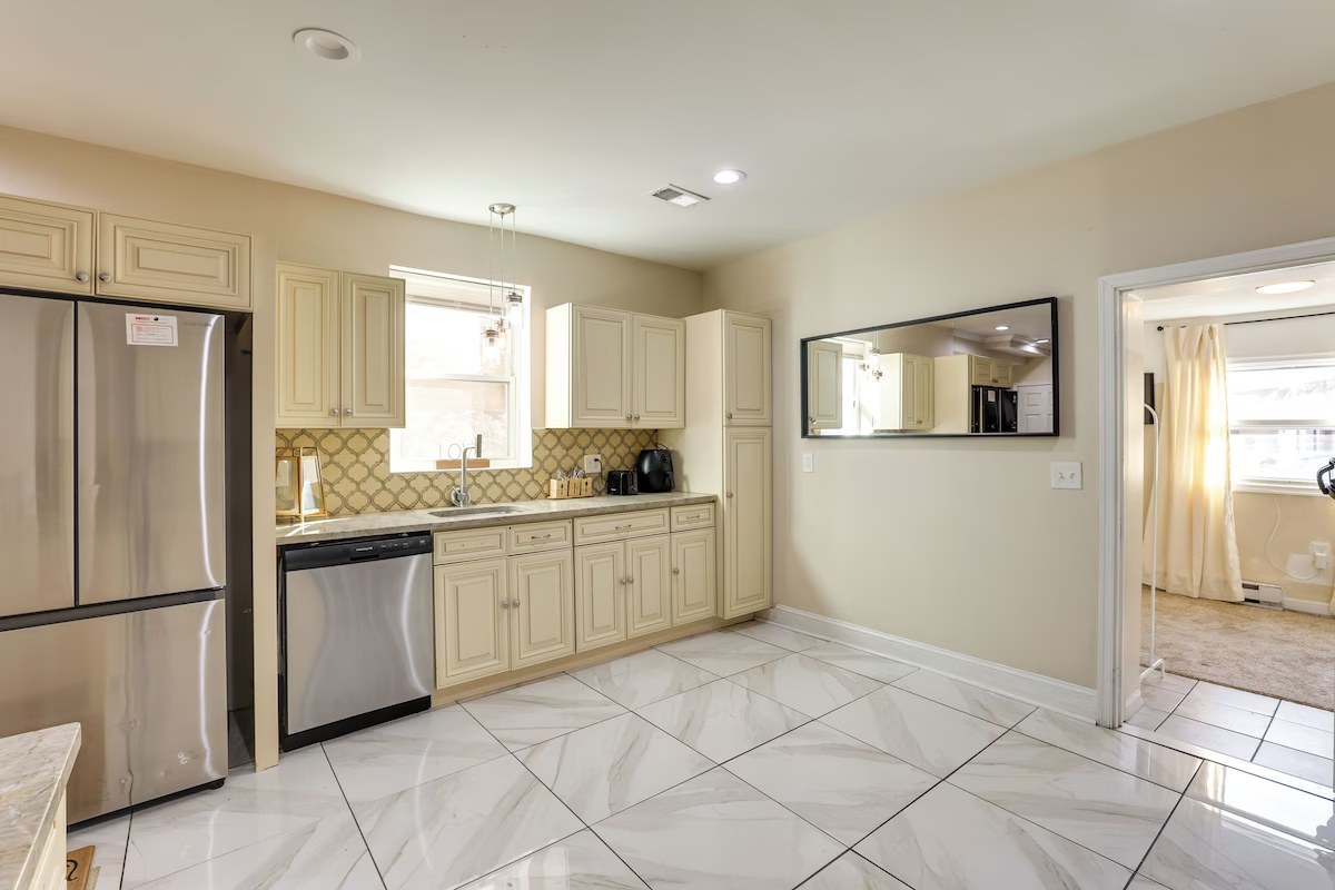 5BR Home with Home Office Near Cobbs Creek Park — photo 2