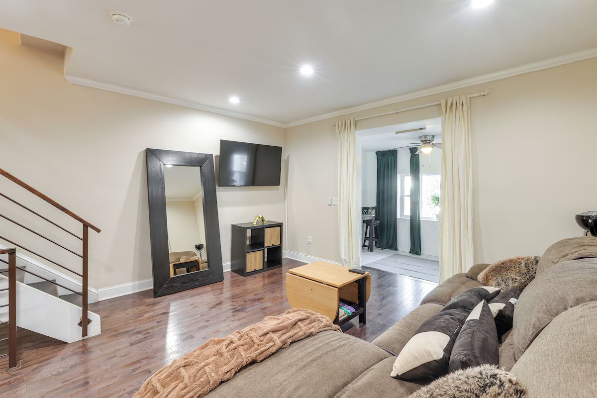 5BR Home with Home Office Near Cobbs Creek Park — photo 9