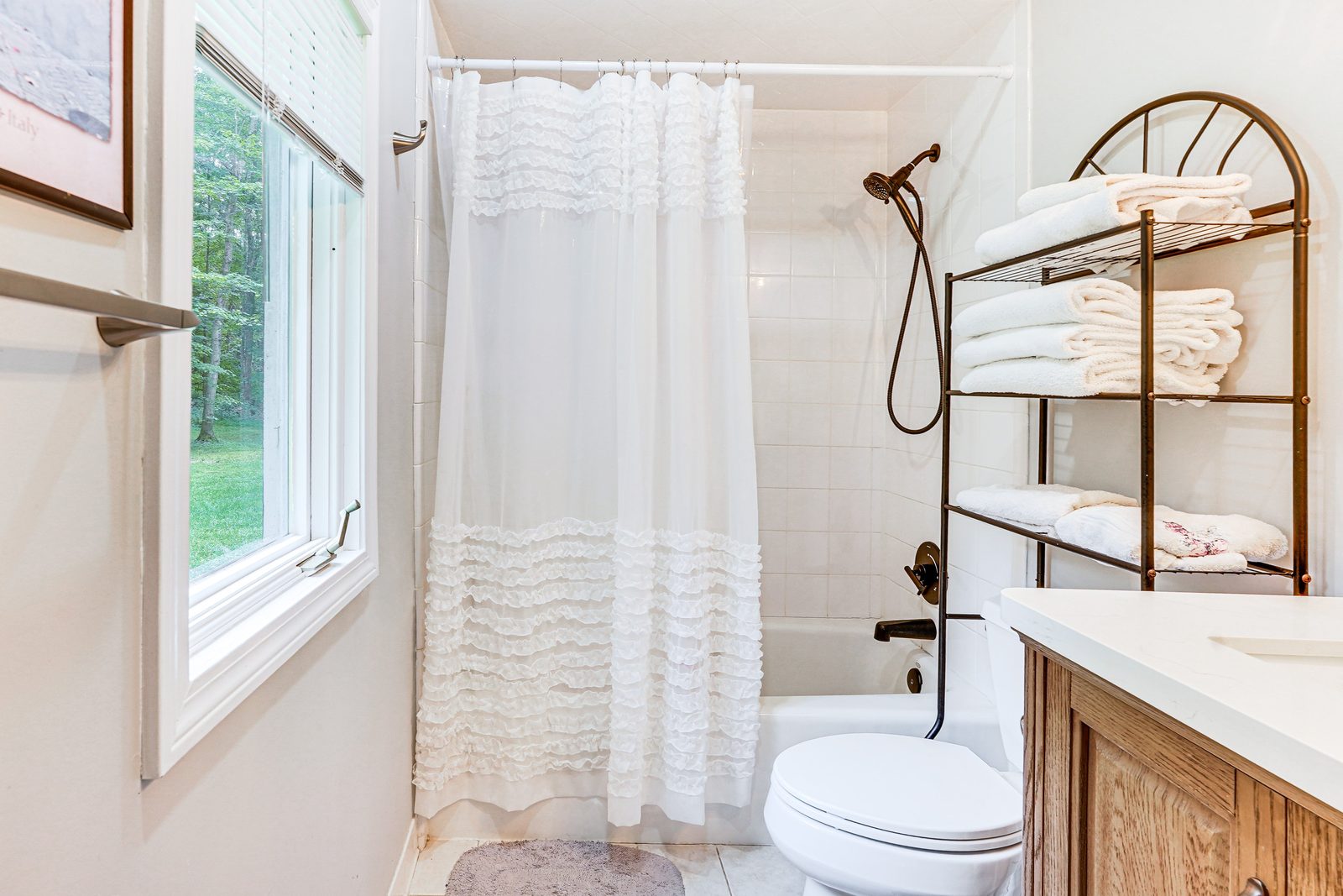 Private 1BR Home on Wooded Grounds in Redding — photo 10