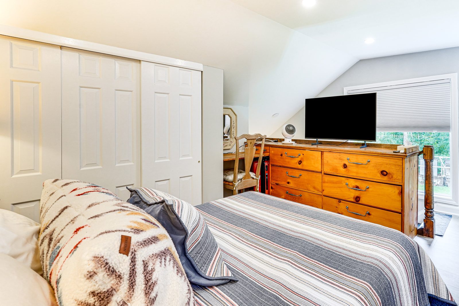 Private 1BR Home on Wooded Grounds in Redding — photo 9