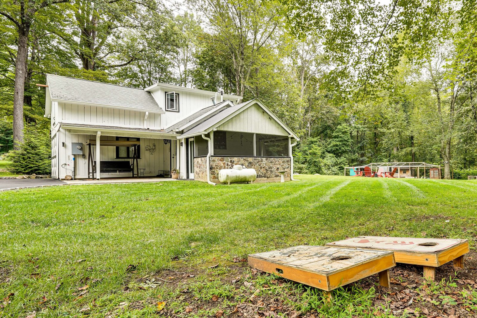 Private 1BR Home on Wooded Grounds in Redding