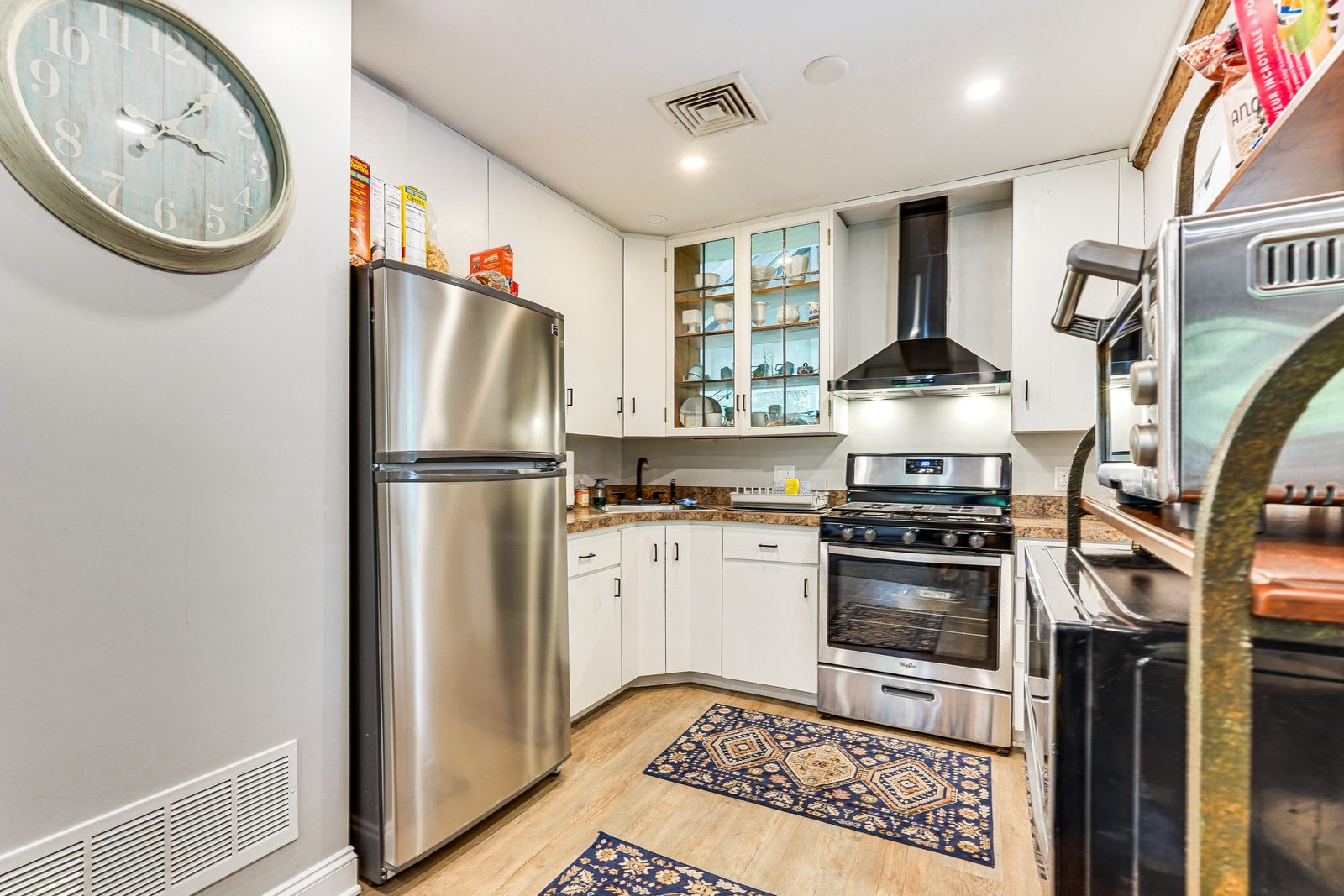 Private 1BR Home on Wooded Grounds in Redding — photo 5