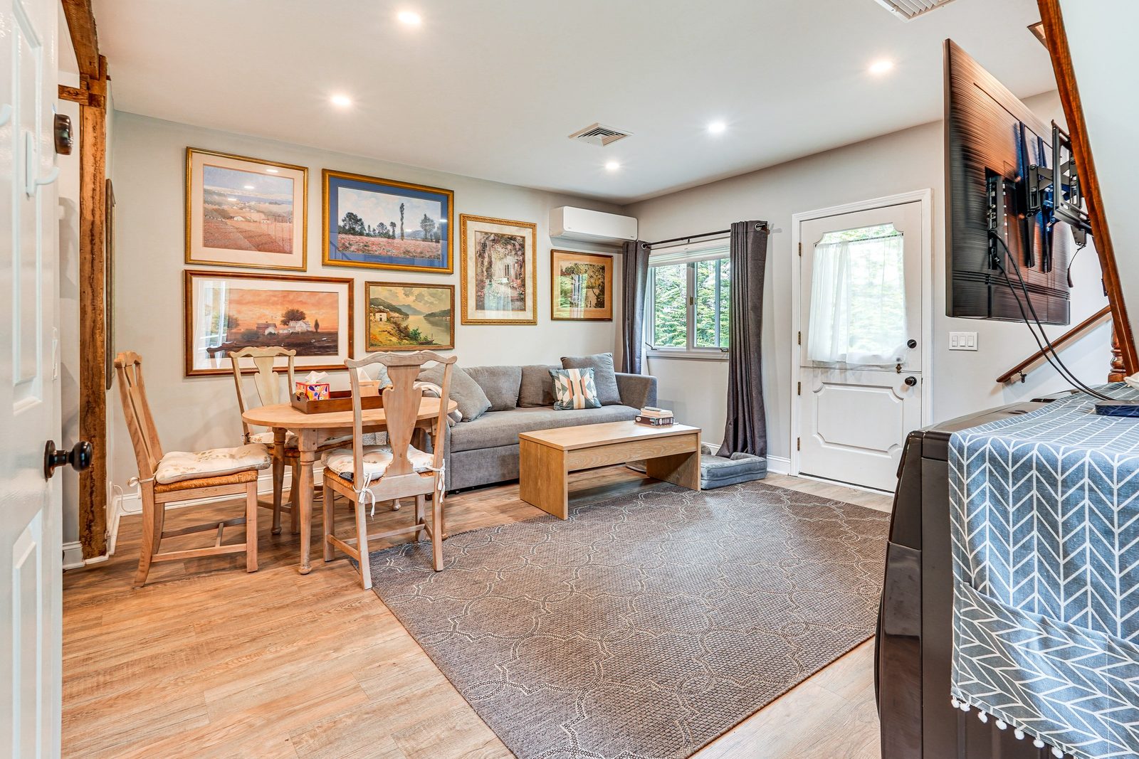 Private 1BR Home on Wooded Grounds in Redding — photo 4